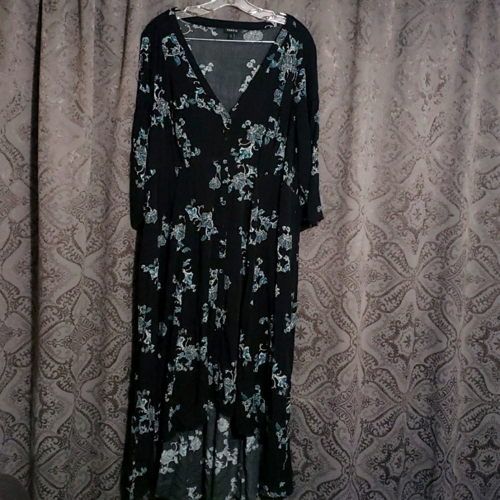 Hi low button down dress.